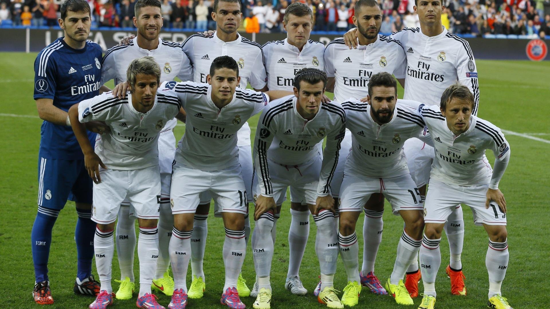 “逆境突围:球队在关键时刻的神奇表现”,《逆境突袭》