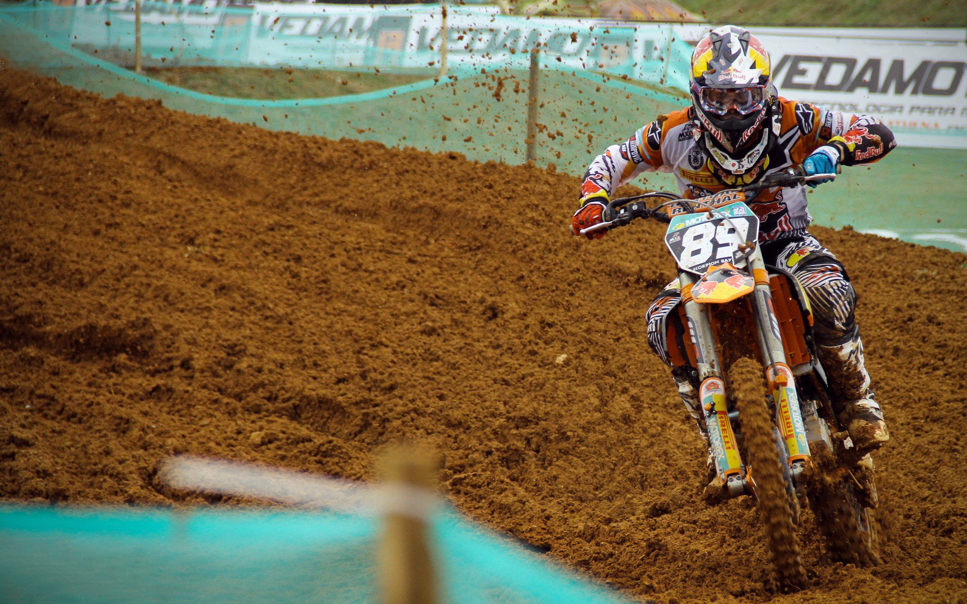 西甲：皇马在客场2-2战平巴萨，榜首差距缩小，皇马2比3巴萨全场回放国语解说